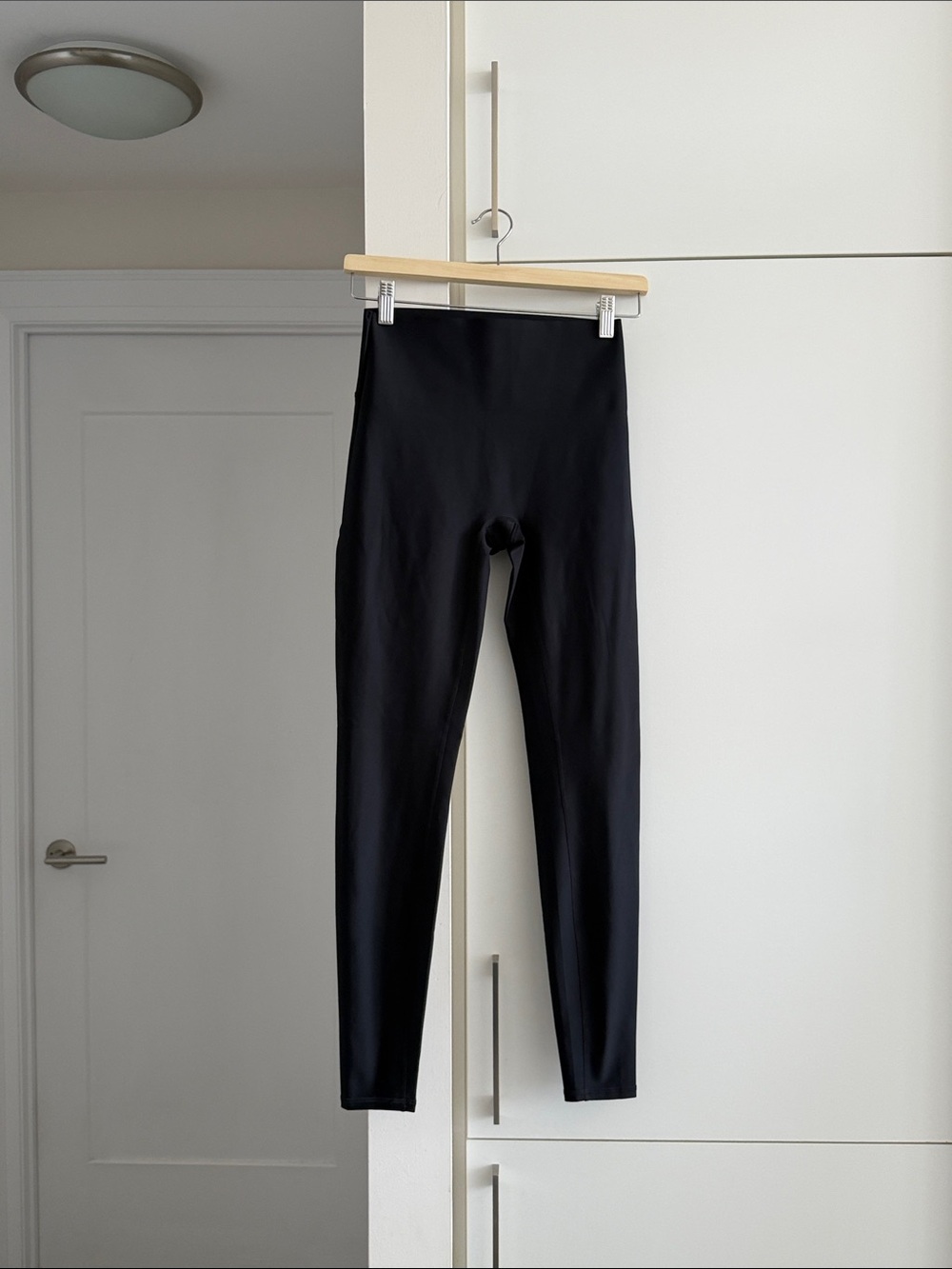 Alo No Line Airlift Leggings - Size Small